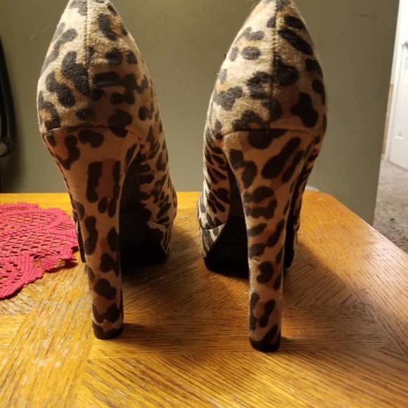 Mossimo Cheetah Heels - Picture 2 of 2